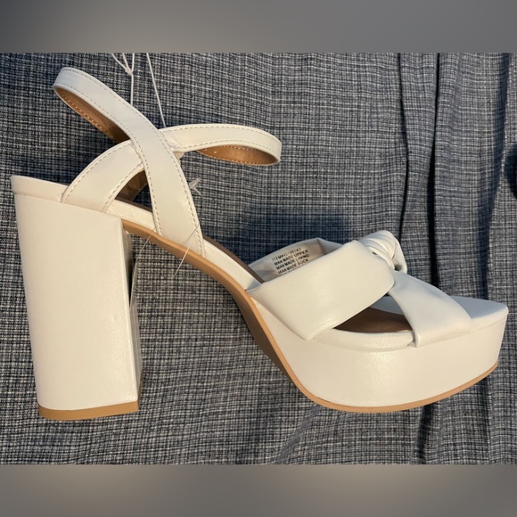 Torrid white soft-knot platform shoes - Picture 3 of 5